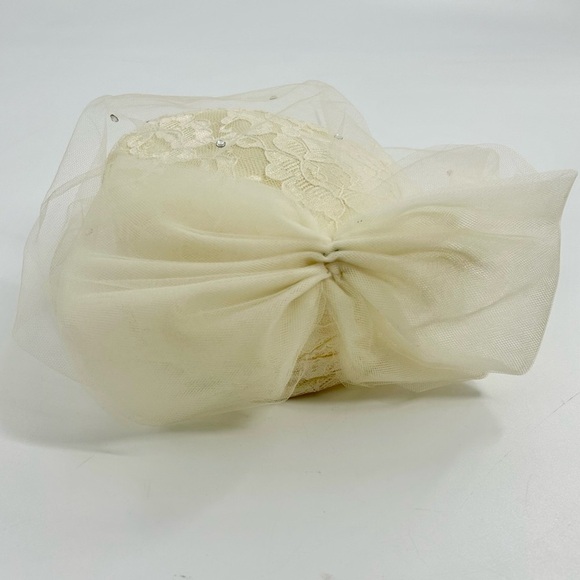 Pillbox Vintage Birdcage Vail Cream Lace hat mesh 50s Sheer bow Rhinestones - Picture 2 of 5